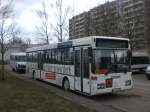 mercedes-benz-o-405-n-niederflur-stadtversion Mercedes-Benz O 405 N (Niederflur-Stadtversion) abgestellt auf einem Parkplatz an der Allee der Kosmonauten.