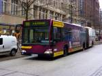 Wg.7605 vom Typ MB Citaro G der HHA macht Werbung ...