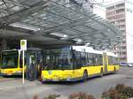 Berlin MAN-Gelenkbus auf der Linie 156 nach Stadion Buschallee/Hansastra�e am S-Bahnhof Storkower Stra�e.