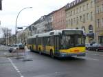 Solaris-Gelenkbus als SEV f�r die Stra�enbahnlinie M13 zwischen Berliner Allee/Indira-Ghandi-Stra�e ...