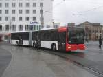 bremer-strasenbahn-ag-bsag MAN Lion&acute;s City GL Wagen 4587 erreicht gerade auf der Linie 25 den Bremer Hauptbahnhof um von hier zum Nu�horn zu fahren. Wie man sehen kann k�mmt er gerade aus der Kurve raus und f�hrt am Bussteig noch nach vorne durch. 