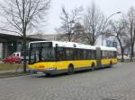 berlin Solaris Urbino auf der Linie 255 nach U-Bahnhof Osloer Stra�e an der Haltestelle Wei�ensee Gehringstra�e.