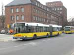 berlin Solaris Urbino auf der Linie 255 nach Wei�ensee Schwarzelfenweg nahe der Haltestelle Rathaus Wei�ensee.