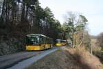 Postauto Der Postautokurs, der um 16:27 von Colombier nach Les Grattes f�hrt, muss wegen der vielen Sch�ler doppelt gef�hrt werden. Das Bild vom 19.3.2010, aufgenommen oberhalb Chambrelien, zeigt die beiden Favre-Postautos NE 30'840 (Citaro �, 2006) und NE 30'839 (Bova Futura 12.340FLD, 2002). 