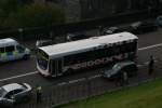 edinburgh Die grossen Gesellschaften wie First, StageCoach und Arriva sind in Edinburgh kaum anzutreffen; Platzhirsch ist der lokale Anbieter 'Lothian'. Im Bild erklimmt Wagen 131 (SN55BJJ, Volvo/Wright B7RLE, 2005) am 5.10.2009 die Steigung von der Ebene zur Altstadt von Edinburgh. 