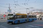 luzern Noch immer dreht er seine Runden: NAW/Hess/Siemens BGT 5-25 Nr. 190 mit Baujahr 1989. Hier verl�sst er gerade die Endhaltestelle am Bahnhof Luzern mit einem fraglichen Ziel. Neben dem, dass es ausser in Ausnahmesituationen (FL-St�rung, Unfall o.�.) nicht sinnvoll ist einen Trolleybus am Seetalplatz zu wenden, weil nur 500m oder 2 Stationen weiter eine Wendeschlaufe mit Fahrleitung existiert, ist das Ziel auch noch falsch geschrieben. (23. M�rz 2010)