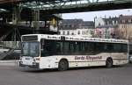 mercedes-benz-o-405-n-niederflur-stadtversion Klinenfu� 4152 (ME L 606) am Bahnhof Oberbarmen.
17.3.2010