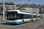 zurich VBZ Z�rich Nr. 77 Hess Doppelgelenktrolleybus am 24. M�rz 2010 auf der Bahnhofbr�cke.