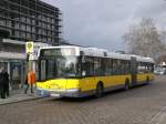 berlin Solaris Urbino auf der Linie M49 nach Staaken Heerstra�e/Nennhauser Damm am S+U Bahnhof Zoologischer Garten.
