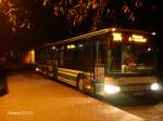 Setra S 300er-Serie NF Noch vor dem Sonnenaufgang steht der Setra 319 NF an der Endstelle Stolzenhagen Kirche. Der Wagen 389 ist vormals als 160 bei der BBG gelistet worden, mittlerweile aber in Bernau stationiert und daher 'umgetauft'. Vom Fahrverhalten und vom Platzangebot sind diese Wagen ein sehr guter Kompromiss zwischen den 12m- und den Gelenkz�gen. Die BBG besitzt 31 Fahrzeuge von Setra aber nur 5 dieser NF-Wagen.