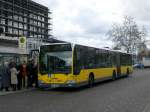 Mercedes-Gelenkbus auf der Linie ...  Alex 12.04.2010