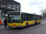 Mercedes-Gelenkbus auf der Linie ...  Alex 12.04.2010