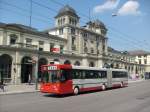 Mercedes-Benz Gelenktrolleybus Nr. 160 beim Hauptbahnhof Winterthur am 21.4.2010  ...