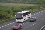 Grosraum Niedersachsen Ein Volwo Reisebus auf der A2, bei Lehrte am 09.05.10.