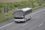 Grosraum Niedersachsen Ein Neoplan Reisebus auf der A2 bei Lehrte am 09.05.2010