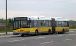 berlin Solaris Urbino auf der Linie M32 nach S+U Bahnhof Rathaus Spandau an der Haltestelle Staaken Brunsb�ttler Damm/Stadtgrenze.