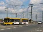 dresden Ein Bus MAN NG 313 der Dresdner Verkehrsbetriebe AG (DVB) mit Werbung f�r das KIA-Autohaus Zobjak auf Sonderfahrt - Dresden, Marienbr�cke, 27.10.2006
