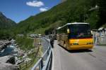 Tessin PU Chiesa, Riazzino, TI 23'599 (Neoplan N312�, 1996) am 22.5.2010 in Lavertezzo. Zwischen den sehr stark frequentierten Morgen- und Nachmittagskurse im Verzascatal reicht f�r den Mittagskurs 12:25 ab Sonogno ein einzelner Midibus aus. 