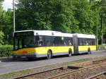 berlin Solaris Urbino auf der Linie 255 nach U-Bahnhof Osloer Stra�e an der Haltestelle Wei�ensee Berliner Allee/Indira-Ghandi-Stra�e.