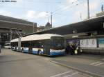 luzern vbl Nr. 225 (Hess Swisstrolley 3 BGT-N2C) am 22.5.2010 beim Bhf. Luzern. Die neuen Luzerner Swisstrolleys unterscheiden sich nicht nur optisch von den �lteren Fahrzeugen (201-210), sie sind um 0.75m l�nger, haben ein Hilfsmotor von Deutz (statt Iveco) mit nur 50, statt 80kW Leistung.