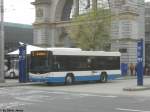 vbl Nr. 617 (Scania/Hess N280UB) am 22.5.2010 beim Bhf. Luzern. ...