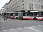 hamburger-hochbahn-ag-hha Ziemlich eng hier am Rathausplatz in Hamburg, f�r einen solangen Gelenkbus