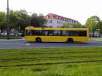 dresden Solaris Urbino 12 am Abend des 6.6.2010 beim wenden kurz vor der Haltestelle Saarstra�e.
Dieser wurde dann auf der Linie 71 Richtung Kleinaundorf eingesetzt