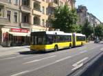 berlin MAN Niederflurbus 2. Generation als SEV f�r die Stra�enbahnlinie M1 und die U-Bahnlinie 2 zwischen Pankow Kirche und U-Bahnhof Senefelder Platz an der Haltestelle Prenzlauer Berg Sch�nhauser Allee/Bornholmer Stra�e.