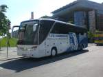 berlin Setra S 400er Serie (Comfort Class) mit Werbung f�r die Fu�ballmannschaft des 1.FC Magdeburg am S+U Bahnhof Potsdamer Platz.