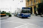 NAW Trolleybus Aus dem Archiv: TN Neuch�tel Nr. 111 NAW/Hess Gelenktrolleybus am 10. Juli 1999 Neuch�tel, Place Pury (mit Vollwerbung f�r 'AUTOCENTRE')