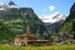 Tessin Bei der Endstation Sonogno verbringen am 22.5.2010 ein Setra 313UL und ein 412UL von PU Chiesa, Riazzino, ihre eineinhalbst�ndige Mittagspause. 