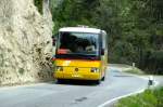 Postauto Die Strasse zwischen Sierre und dem Val d'Anniviers ist mehrheitlich gut ausgebaut. Wegen Bauarbeiten m�ssen die Postautos allerdings momentan �ber Vercorin fahren, von wo eine schmale Nebenstrasse nach Vissoie f�hrt. Auf dieser Verbindungsstrasse entstand am 8.6.2010 die Aufnahme dieses O404 (2000) von PU TSAR, Sierre. 
