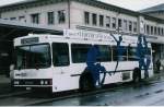 schaffhausen Aus dem Archiv: VBSH Schaffhausen Nr. 16/SH 38'016 Scania/FHS am 16. November 1998 Schaffhausen, Bahnhof (mit Vollwerbung f�r 'Stadttheater')