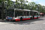 hamburg Hochbahn 7206 am 21.Juni 2010 am Rathausmarkt, die Werbung hat er kurz danach verloren