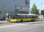 berlin MAN Niederflurbus 2. Generation auf der Linie 256 nach S+U Bahnhof Lichtenberg an der Haltestelle Hohensch�nhausen Hansastra�e/Malchower Weg.