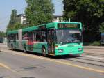 Mercedes Bus mit der Betriebsnummer 735 verl�sst die Haltestelle ZOO ...