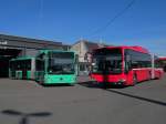 Fabrikneuer Mercedes Citaro von Bernmobil mit der Betriebsnummer 861 zusammen ...
