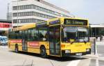 mercedes-benz-o-405-n-niederflur-stadtversion EVAG 3261 (E VG 3261) steht hier am HBF Essen mit der Linie 154.
27.5.2010