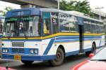 sonstige Bus der Linie 28 mit der Nr. 28-111 am 22.Mai 2007 in Bangkok bei der Haltestelle Chatuchak Park.