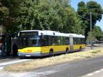 berlin Solaris Urbino auf der Linie 255 nach U-Bahnhof Osloer Stra�e an der Haltestelle Rathaus Pankow.