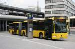 mercedes-benz-o-530-ii-citaro-facelift EVAG 4671 (E VG 4671) steht hier vor einer der neuen Anzeigentafeln die nach dem Umbau an der Haltestelle Essen HBF aufgestellt wurden.
27.5.2010