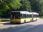 berlin Solaris Urbino auf der Linie X69 nach S-Bahnhof K�penick an der Haltestelle Krankenhaus K�penick/Besuchereingang.