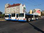 Solaris Urbino Man Lion's City G CNG (PKM Gdynia #2208), MB Citaro G (Gryf Kartuzy #7203)und Solaris Urbino 18 (PKM Gdynia #2272), Gdynia Hauptbahnhof, 10.07.2010