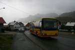 volvo-8700 Das Dorf Honningsv�g, noch 30 Kilometer s�dlich des Nordkapps gelegen, hat einen eigenen Ortsbus. Zum Einsatz auf dem Netz, das die Ortsteile Nordvage, Valan und Seppoladalen erschliesst, kommt meist der einzige in Honningsvag stationierte Volvo 8700LE, mit seinen 12.9 Metern l�nge eher zu gross f�r die Linie. Auf diesem Bild vom 23.6.2010 hat er soeben die Steigung Richtung Seppoladalen in Angriff genommen. 