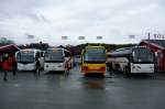 Volvo 9700 Zwei Mal t�glich kommen in Olderfjord FFR-Linienbusse aus allen Richtungen zusammen. V.l.n.r. Scania Irizar aus Alta Richtung Honningsv�g, Volvo 9700 aus Honningsv�g Richtung Alta, Volvo/Vest B12B ab und nach Karasjok sowie ein �lteres Volvo-Modell ab und nach Hav�ysund. Aufnahme am 24.6.2010 kurz nach halb 9. 