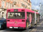 dresden DVB-Bus als Vollwerbetr�ger f�r die Staatsoperette Dresden bef�hrt die Br�cke 'Blaues Wunder' in Richtung Loschwitz; 2.11.2006
