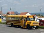 Sonstige In Dresden zugelassener orginal amerikanischer Ford-Schulbus: SCHOOL BUS KOKOMO-CENTER TWP. CONSOLIDATED SCHOOLS HOWARD COUNTY NO.90; Seitenansicht; DD-Gompitz, 20.08.2007
