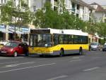 berlin Volvo V7000 auf der Linie 350 nach Alt-Karow an der Haltestelle Karow Bucher Chaussee/Achillesstra�e.