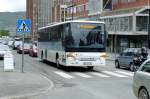 setra-s-400er-serie Die Setra-Fahrzeuge der 400er-Bauart scheinen bei Cominor im allgemeinen recht beliebt zu sein. Zu den vier Niederflurwagen kommen mindestens ein gutes Dutzend S415UL wie Wagen 315, aufgenommen am 28.6.2010 im Stadtzentrum Narvik. 