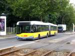 berlin Solaris Urbino auf Betriebsfahrt an der Haltestelle Wei�ensee Stadion Buschallee/Suermondstra�e.